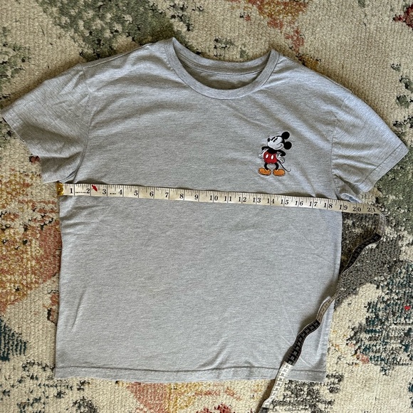 Disney Mickey Mouse Womens Size Small T-Shirt Embroidered Gray Short Sleeve - Picture 6 of 7